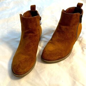 Beautiful suede short boots, size 7.5. Copper colored, worn once.